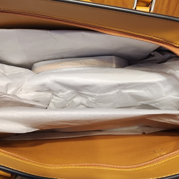 Michael Kors NWT Charlotte Large 3-in-1 Tote Crossbody Leather Handbag - Picture 10 of 10